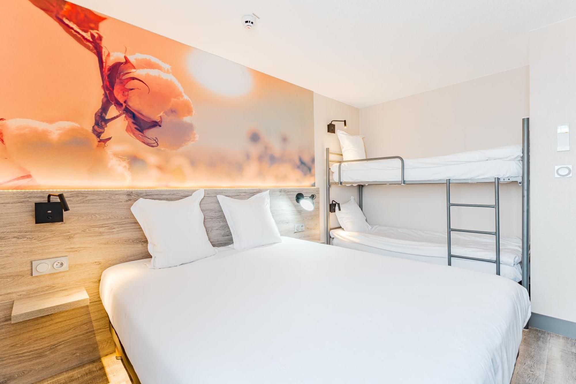 Kyriad Direct Tours Sud - Chambray Les Tours Exterior foto