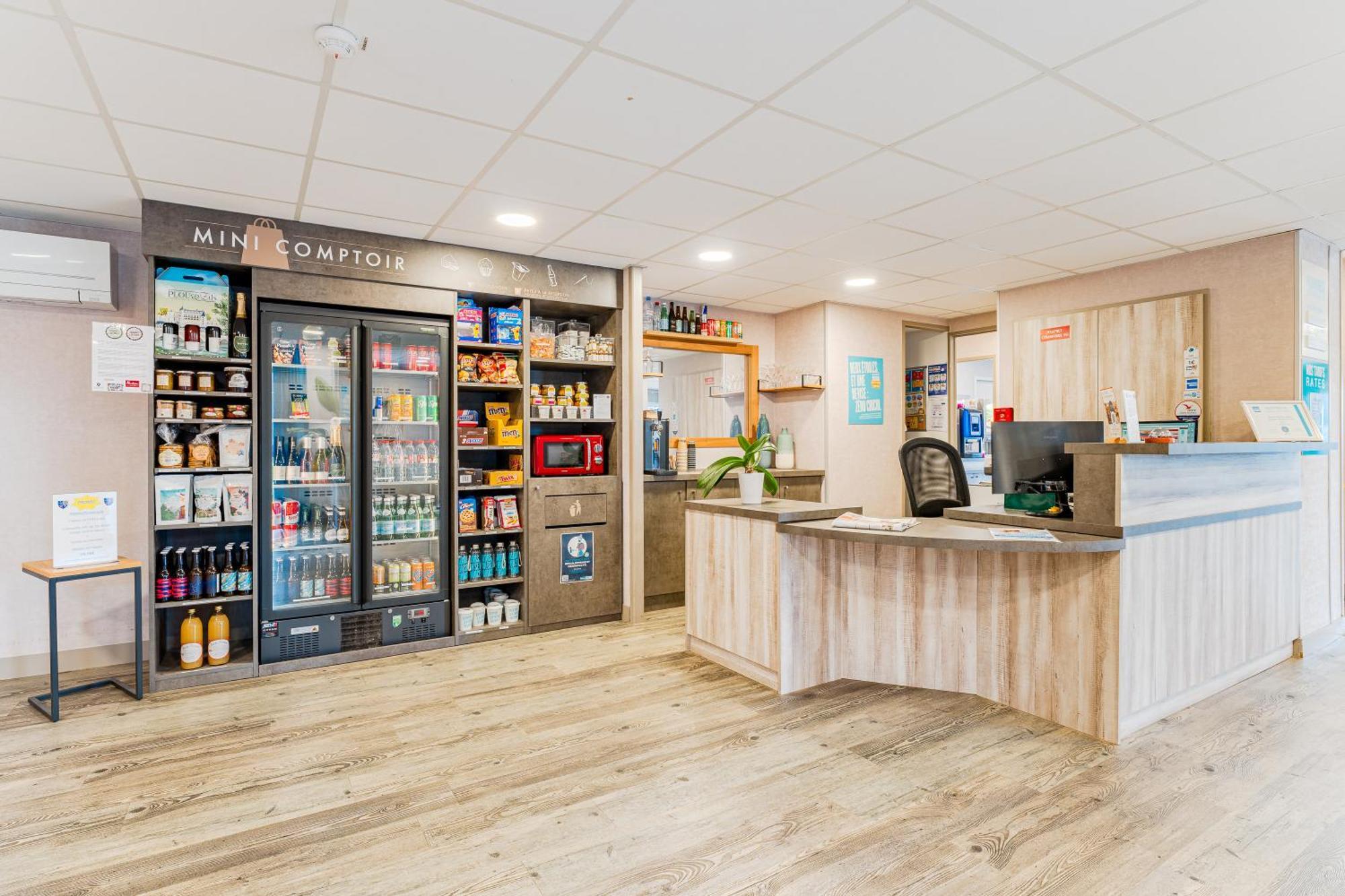 Kyriad Direct Tours Sud - Chambray Les Tours Exterior foto