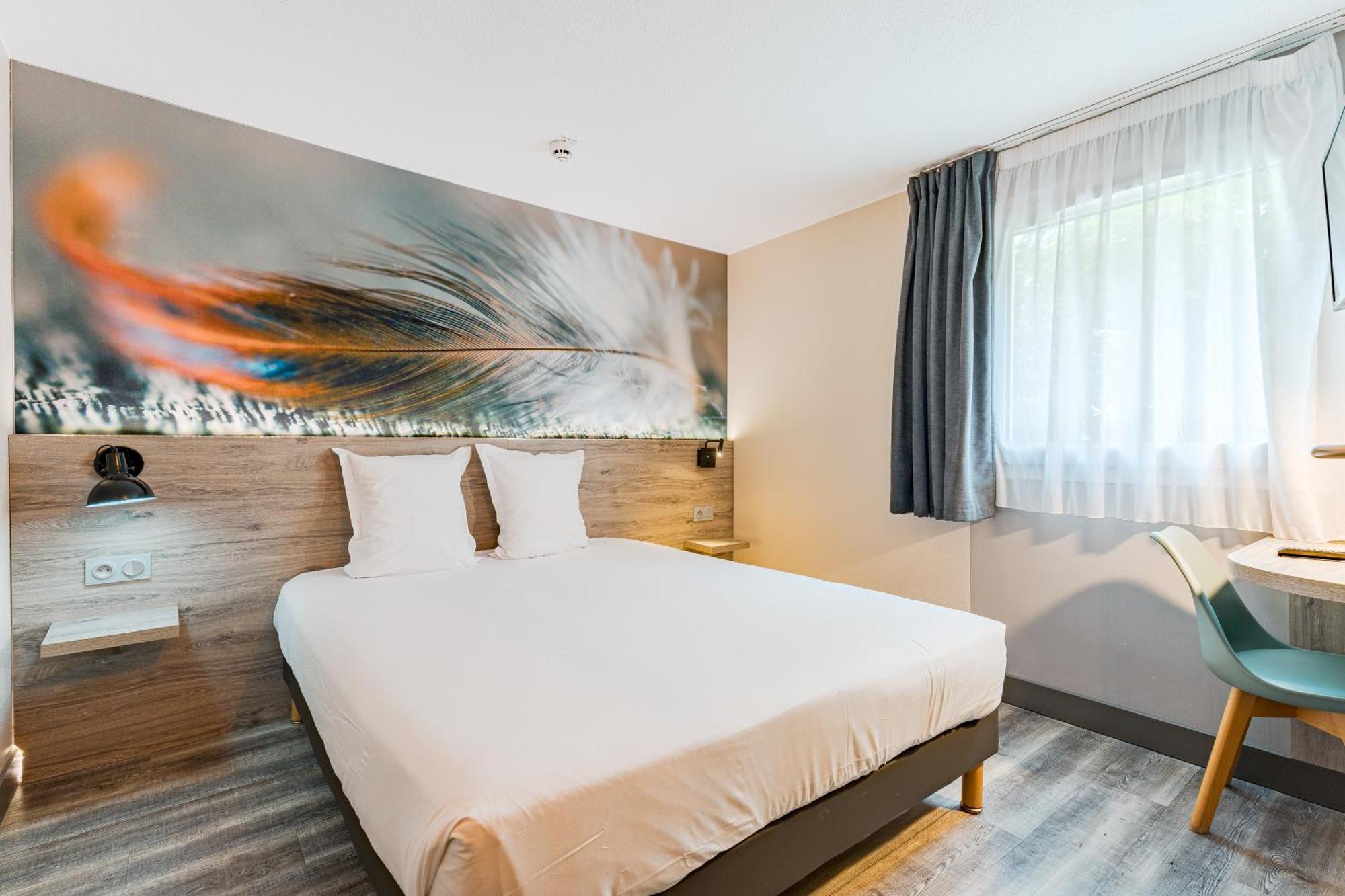 Kyriad Direct Tours Sud - Chambray Les Tours Exterior foto