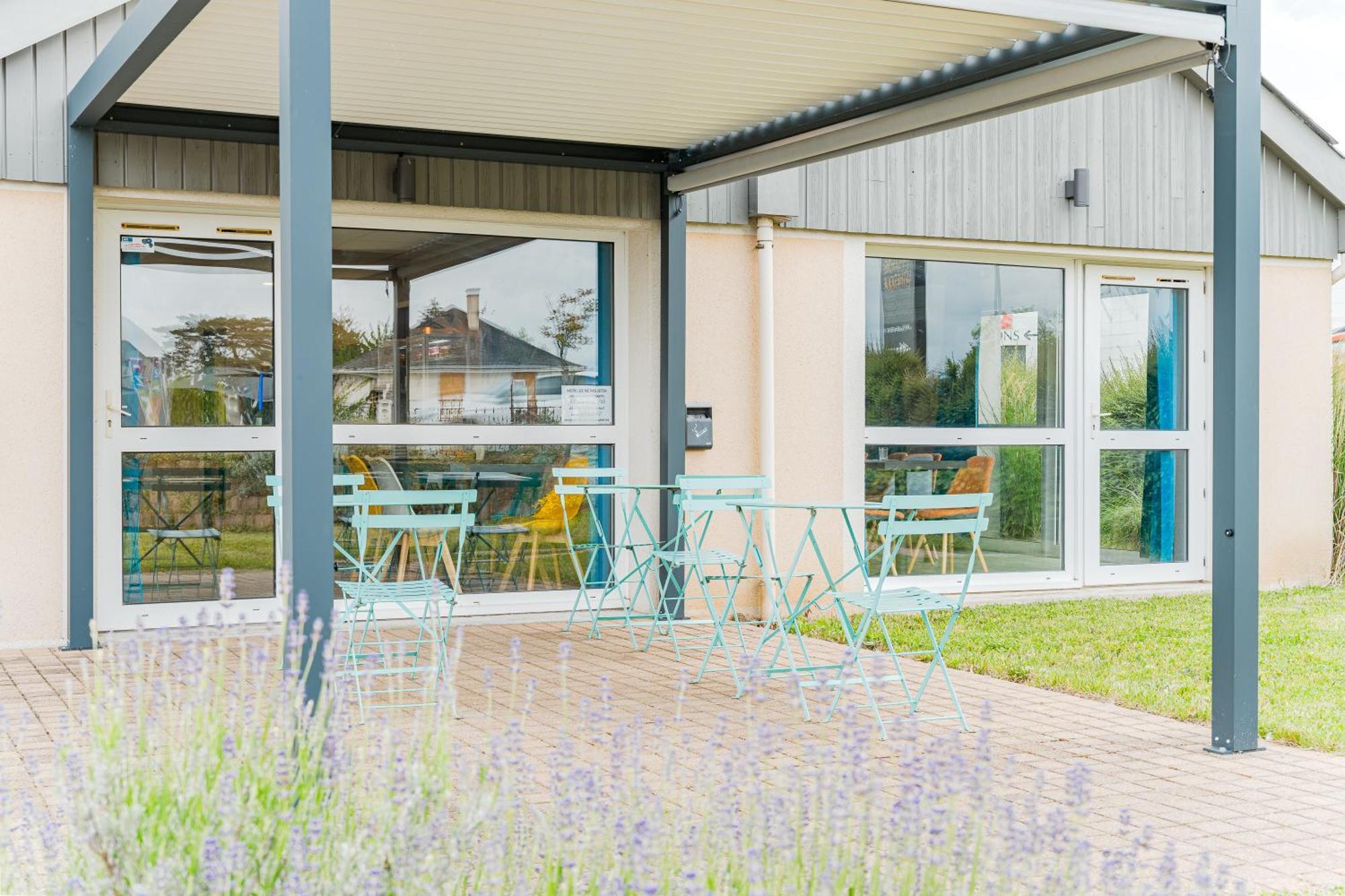 Kyriad Direct Tours Sud - Chambray Les Tours Exterior foto