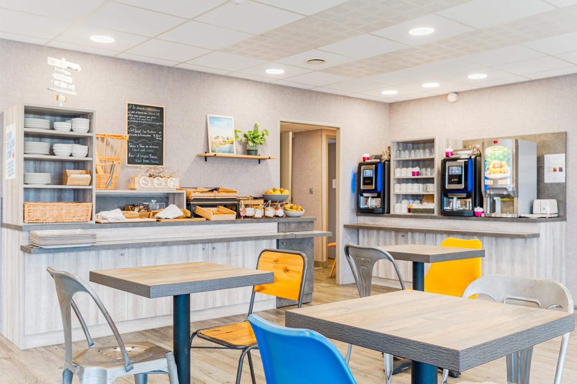 Kyriad Direct Tours Sud - Chambray Les Tours Exterior foto