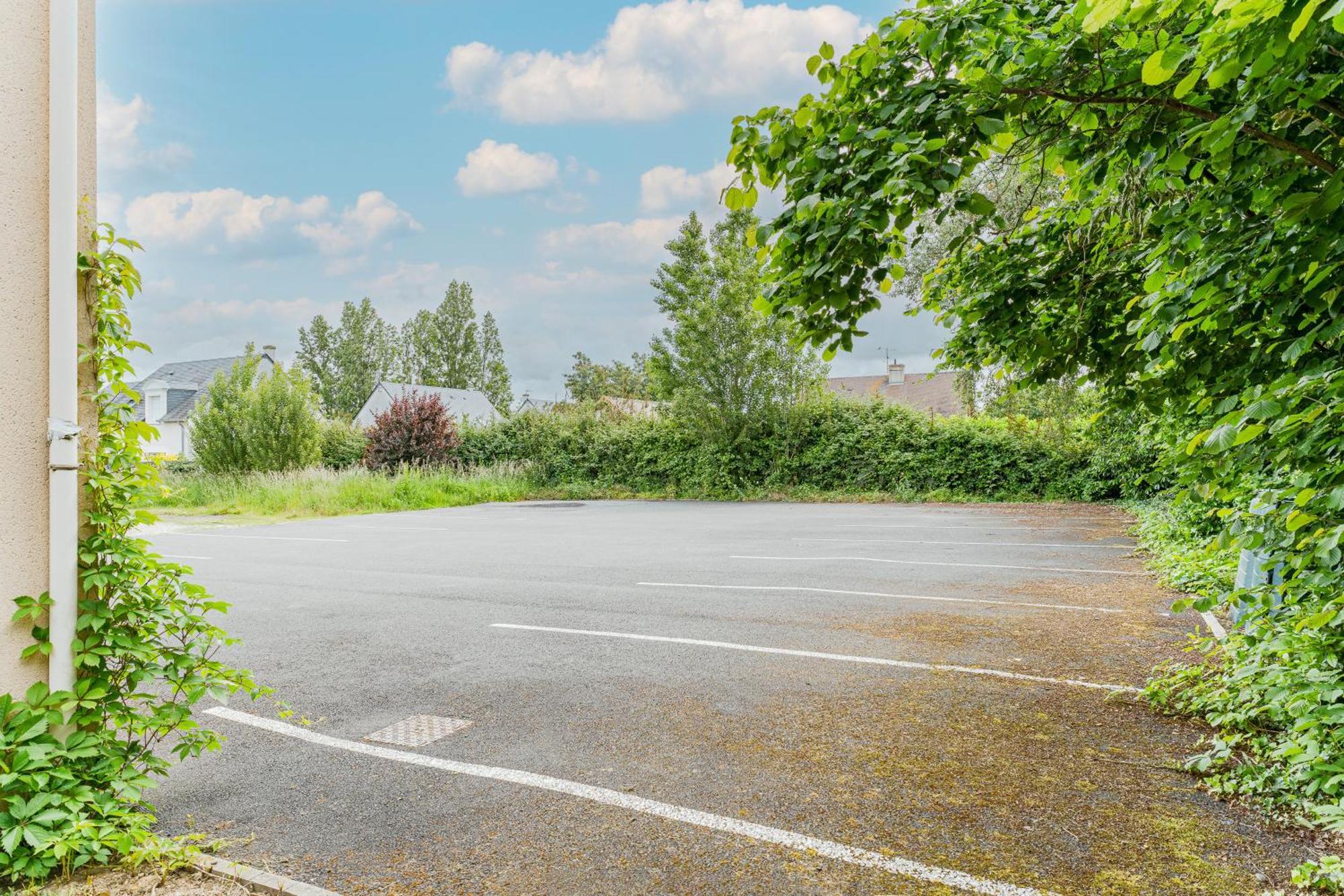 Kyriad Direct Tours Sud - Chambray Les Tours Exterior foto